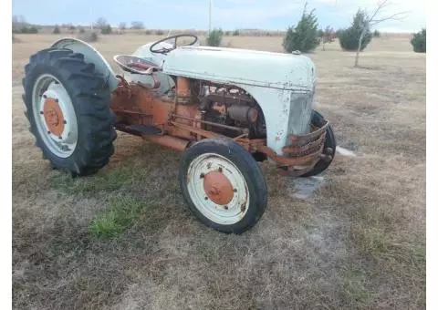 9N FORD TRACTOR FOR SALE
